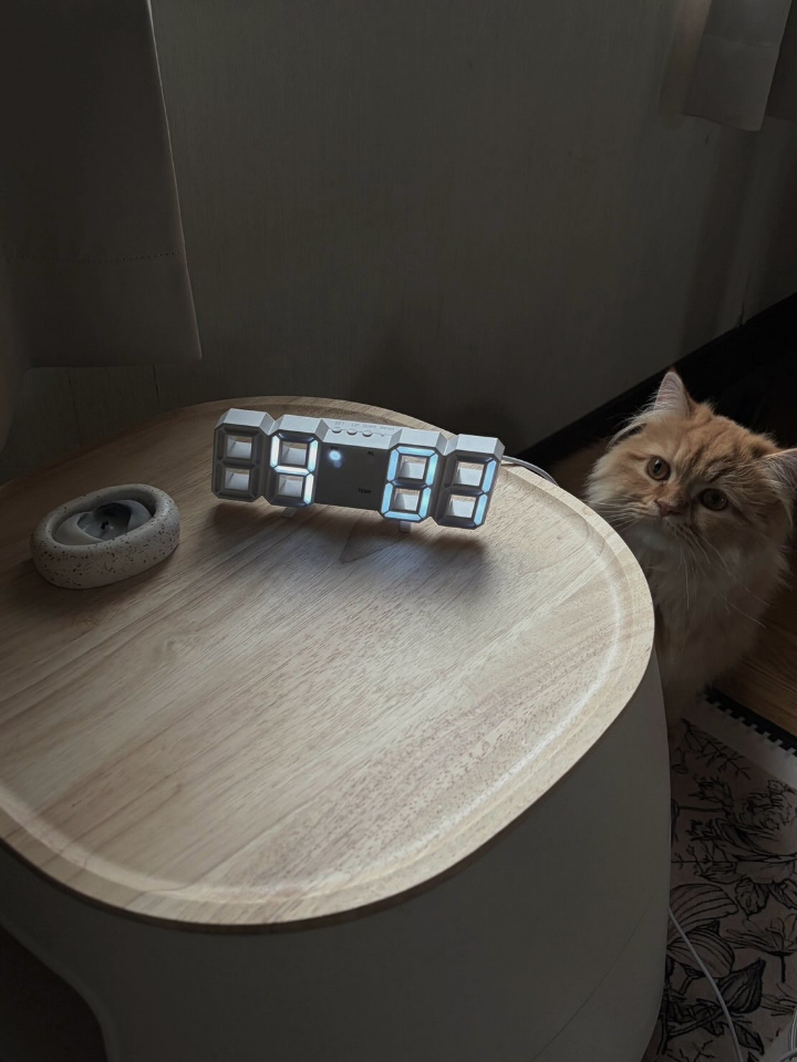 暮らしを整える 3D LEDデジタル時計